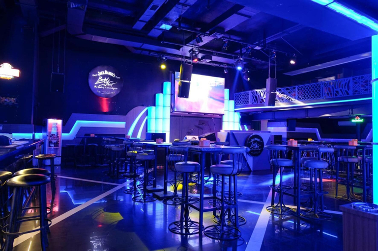 Food & Drinks 17