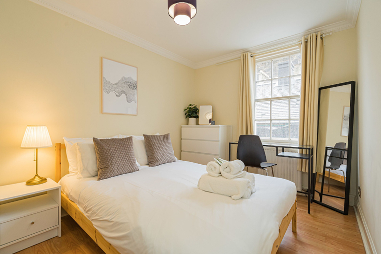 Bedroom 2, 2 Bed Grassmarket Apartment, Edinburgh