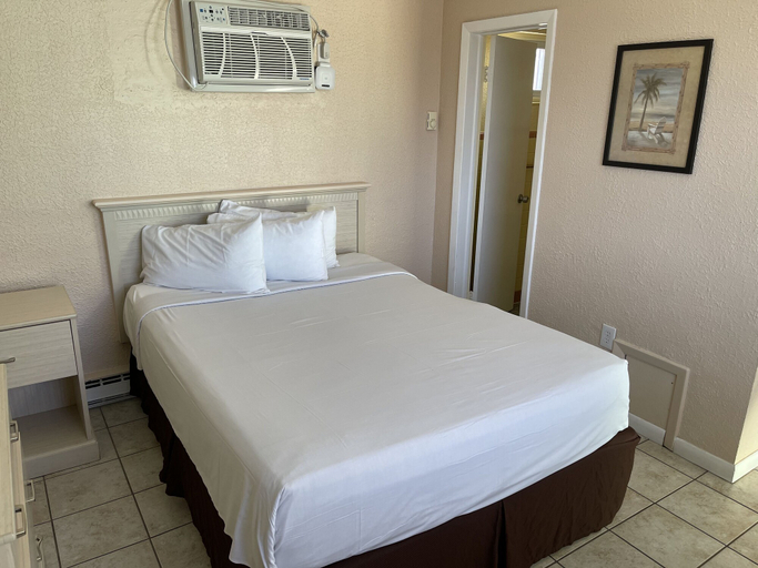 Bedroom 2, RusMar Motel, Cape May