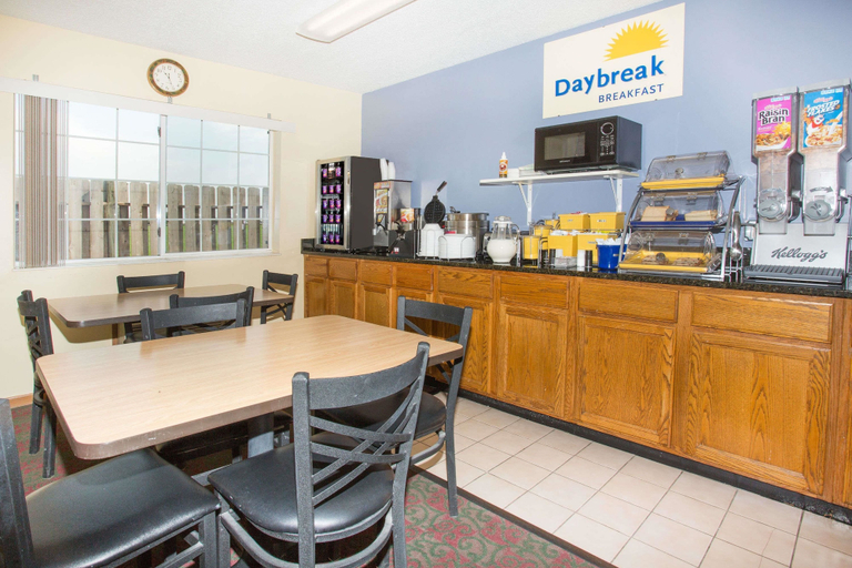 Food & Drinks 5, Days Inn by Wyndham Lexington NE, Dawson