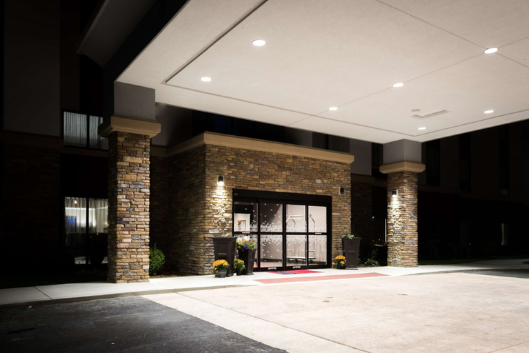 Exterior & Views 2, Hampton Inn & Suites Hammond, Lake