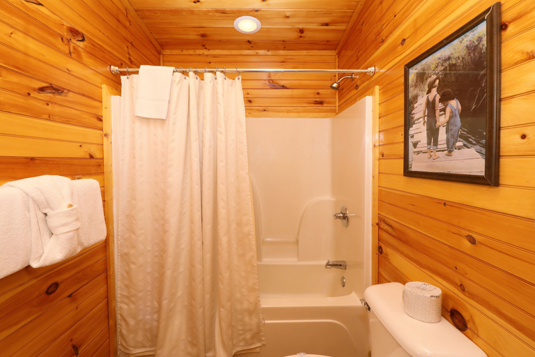 Bathroom 3, Smoky Bear Manor - Five Bedroom Cabin, Sevier