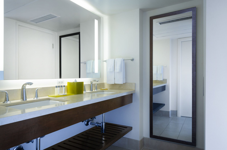Bathroom 4, Park Shore Waikiki, Honolulu