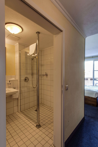 Bathroom 4, Hotel Landhaus Milser, Duisburg
