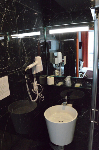 Bathroom 4, Parc Hotel Paris, Paris