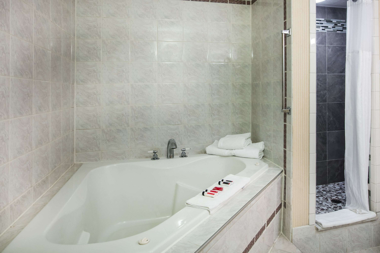 Bathroom 4, Ramada by Wyndham Ligonier, Westmoreland