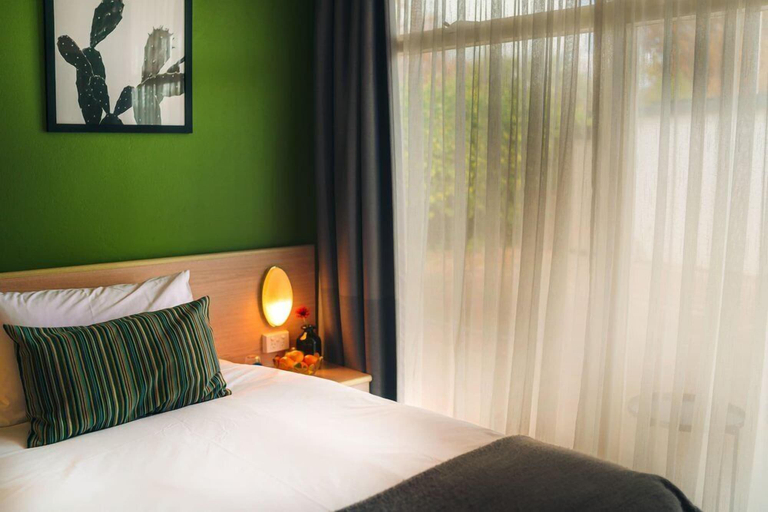 Bedroom 4, The Oriana Orange - Retro Hotel & Resort, Orange