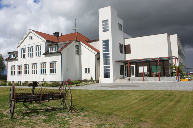 Exterior & Views