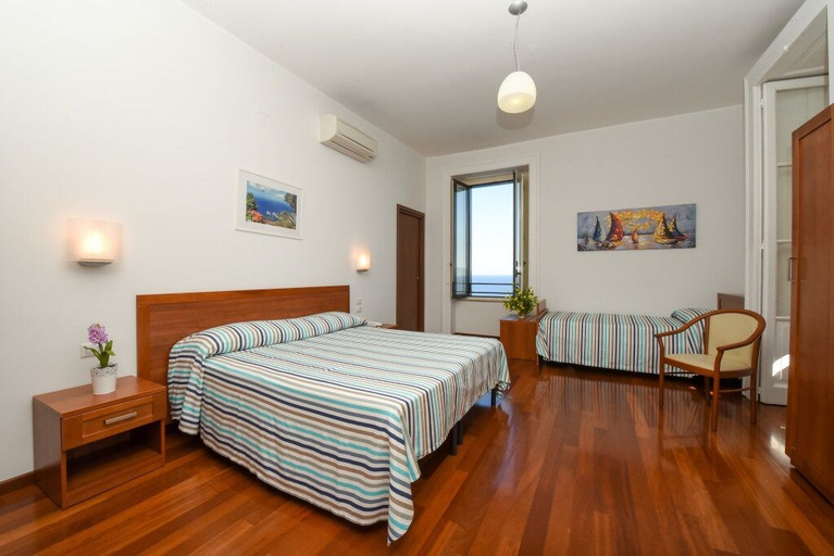 Bedroom 2, Villa Crawford - Religious Hospitality, Napoli