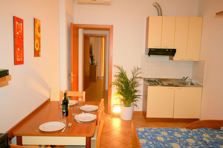 Others 5, Residence Algarve, Rimini
