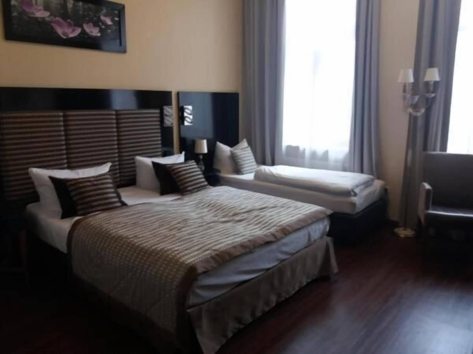 Bedroom 2, City Hotel Kaiserhof, Offenbach am Main