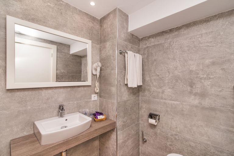Bathroom 5, Hotel Na Taconera, Baleares