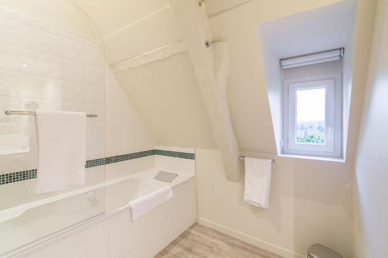 Bathroom 5, Manoir d'Hastings, Calvados