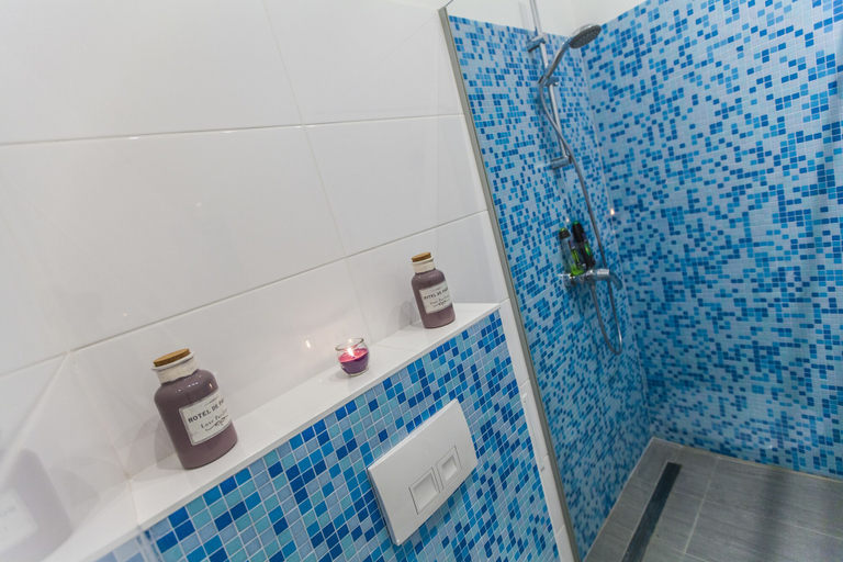 Bathroom 2, Vienna Market Apartment, Wien