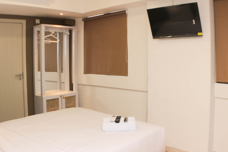 Bedroom 2, Minimalist Design Studio At Meikarta Apartment, Cikarang