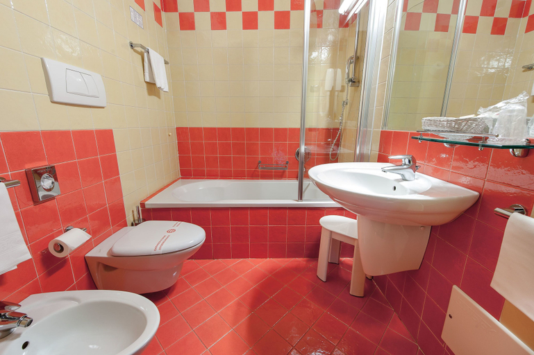 Bathroom 5, Hotel Villa Malaspina, Verona