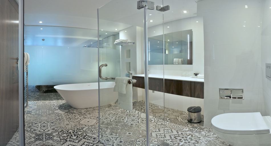 Bathroom 5, Vineyard Hotel, City of Cape Town
