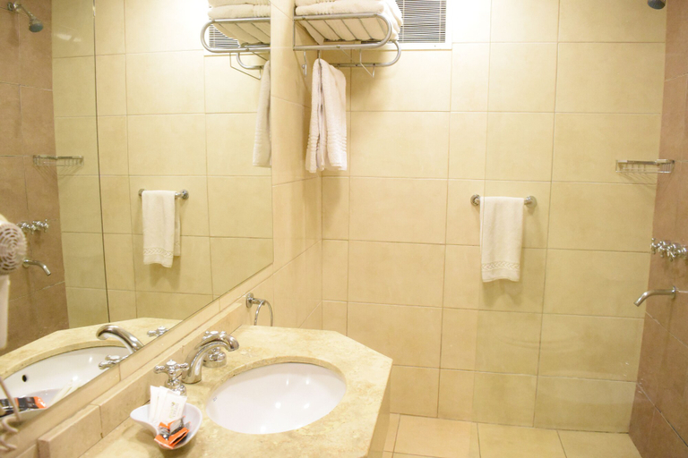Bathroom 4, Ritz Hotel Mendoza, Capital