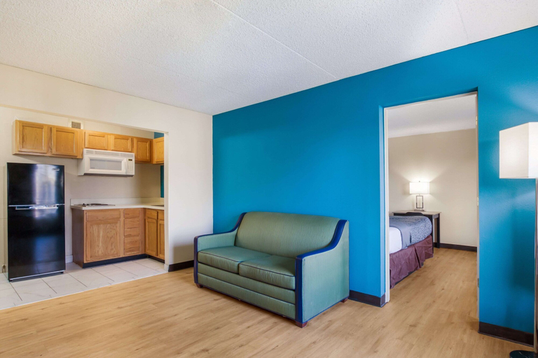 Others 5, 1 Life Studio and Suites, Vanderburgh
