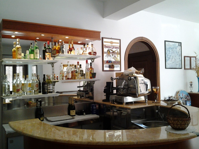 Food & Drinks 5, Hotel History, Trapani