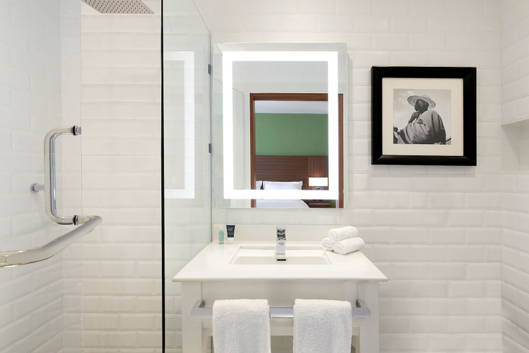 Bathroom 4, Four Points by Sheraton Dar es Salaam New Africa, Ilala