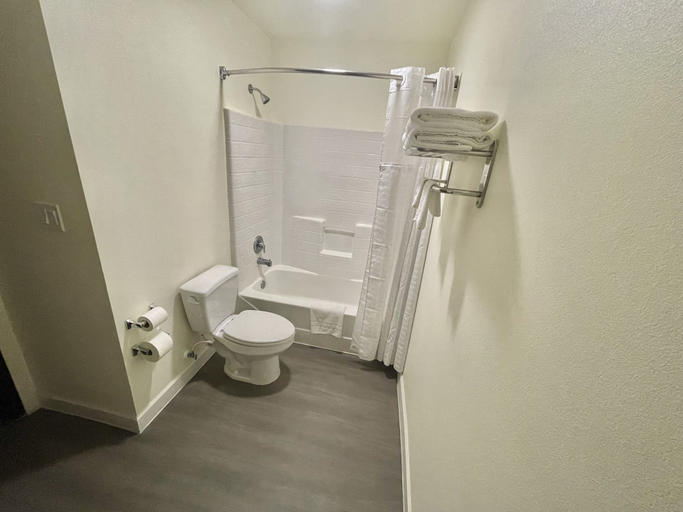 Bathroom 4, FairBridge Inn & Suites Cuero, Dewitt
