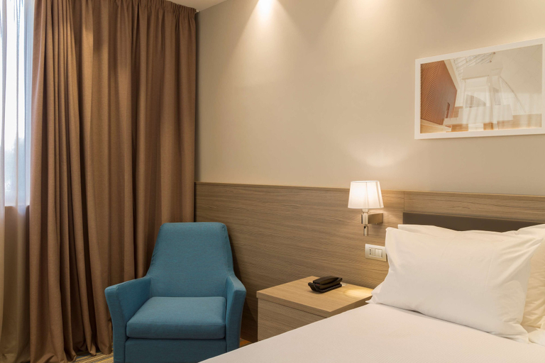 Bedroom 5, Hampton by Hilton Rome East, Roma
