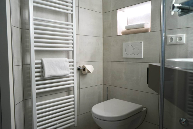 Bathroom 5, LoC - Hotel Kannenkeller Smart Stay, Dillingen an der Donau