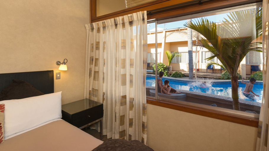 Bedroom 4, Oasis Beach Motel, Taupo