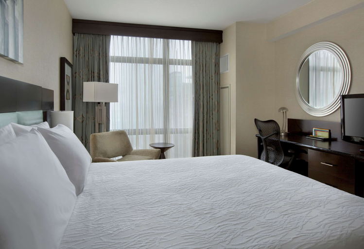 Bedroom 3, Hilton Garden Inn Washington DC/U.S. Capitol, Washington D.C.