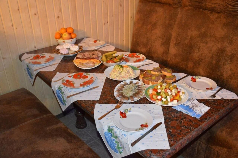 Food & Drinks 5, Zelenaj Dacha, Rakhivs'kyi