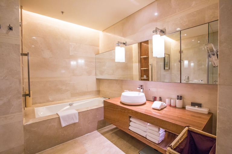 Bathroom 4, The Lakeview, Tianjin Marriott Executive Apartments, Tianjin