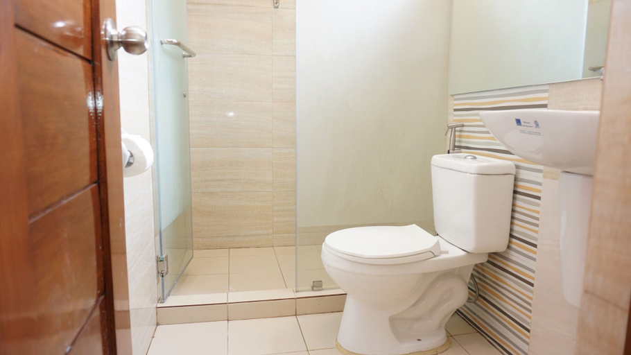 Bathroom 4, El Pueblo De Hermano by Cocotel, Lian