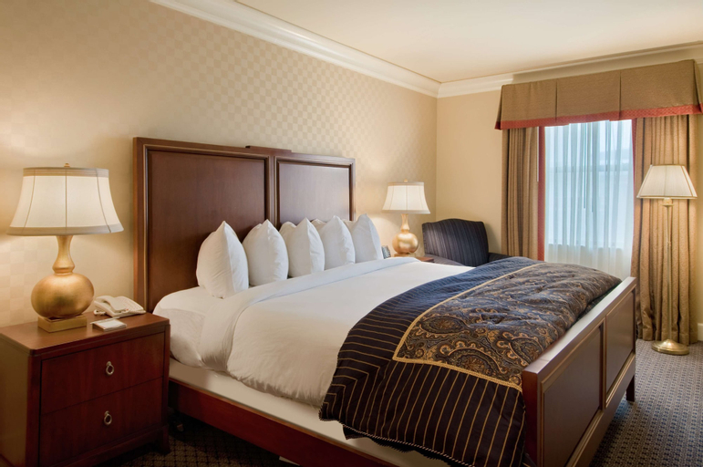 Bedroom 2, Hilton President Kansas City, Jackson