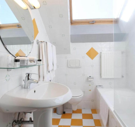 Bathroom 3, Theater Hotel Leuven Centrum, Vlaams Brabant