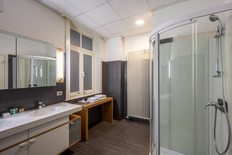 Bathroom 4, Leopold Hotel Ostend, West-Vlaanderen