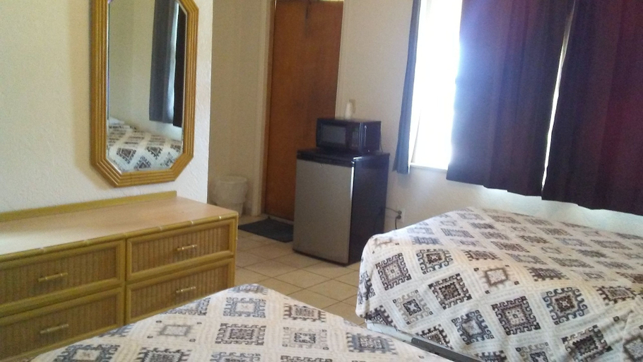 Bedroom 2, Ocean Crest Motel, Volusia