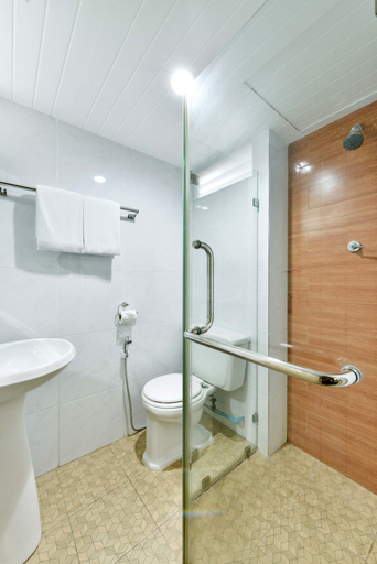 Bathroom 5, Nice Palace Hotel, Phaya Thai