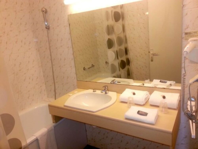 Bathroom 5, Le Mas de l'Olivier, Gard