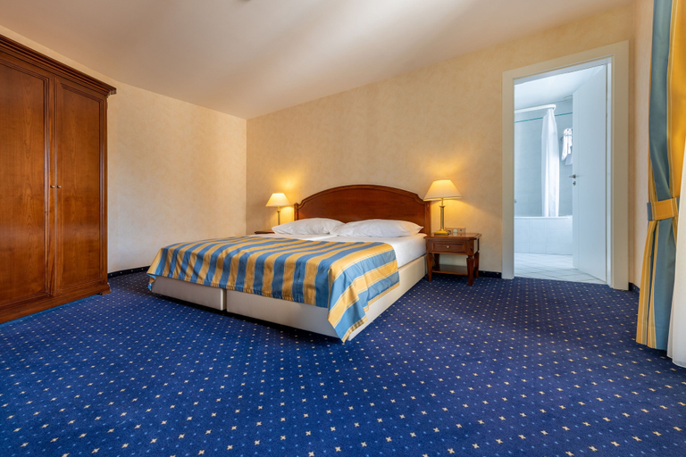 Bedroom 3, Grand Hôtel et Centre Thermal, Jura-North Vaudois