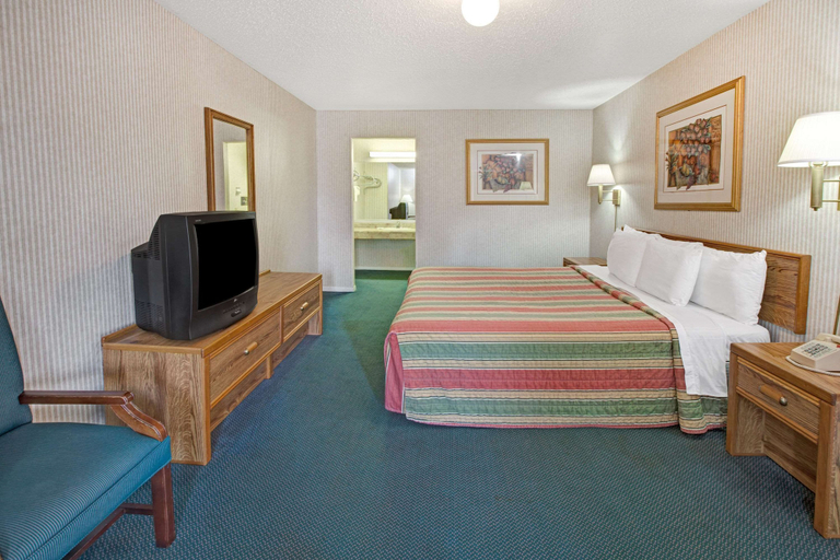 Bedroom 3, Knights Inn South Houston, Houston