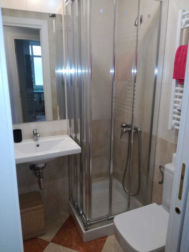 Bathroom 3, Txingudi by Basquelidays, Guipúzcoa
