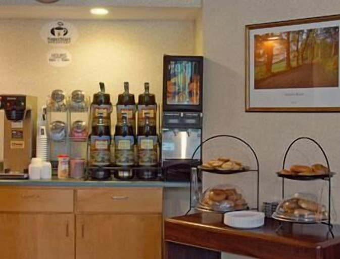 Food & Drinks 5, Super 8 by Wyndham White River Junction, Windsor