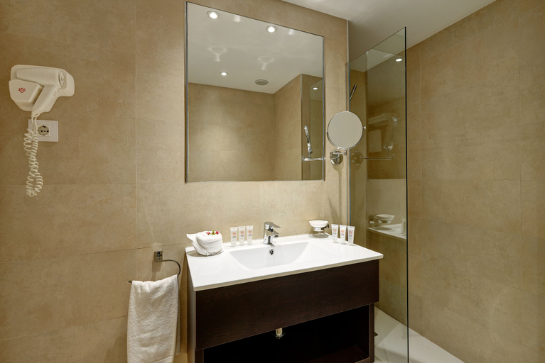 Bathroom 5, HYB Eurocalas Water Park - All inclusive, Baleares