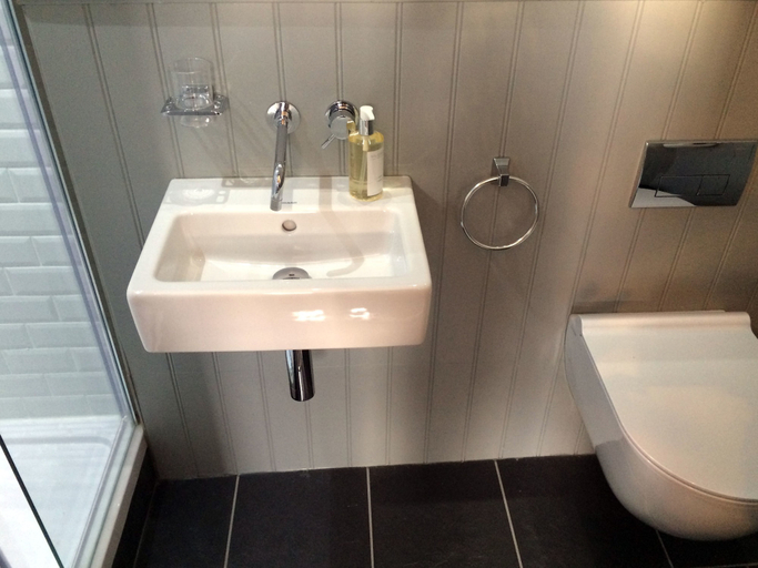 Bathroom 4, Georgian House Hotel, London