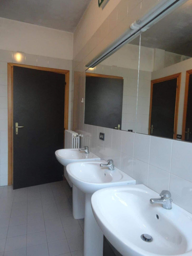 Bathroom 5, Ostello del Chianti, Florence