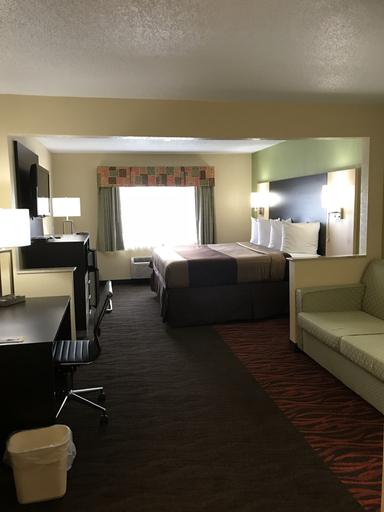 Bedroom 3, Quality Inn & Suites Benton Harbor - St. Joseph, Berrien