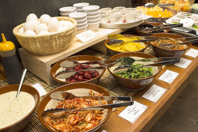 Food & Drinks 9