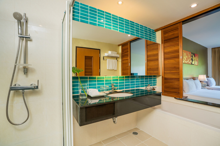 Bathroom 5, Naithonburi Beach Resort, Phuket Island