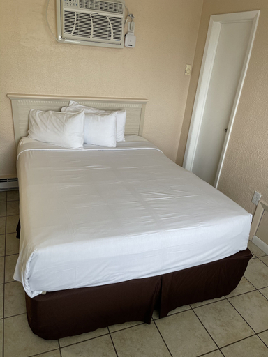 Bedroom 2, RusMar Motel, Cape May